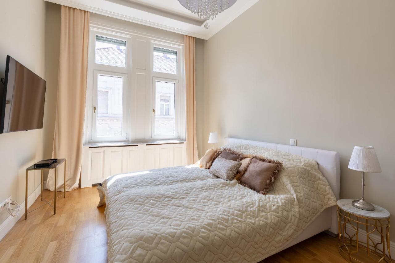 Designer Luxury In The Jewish Quarter Lejlighed